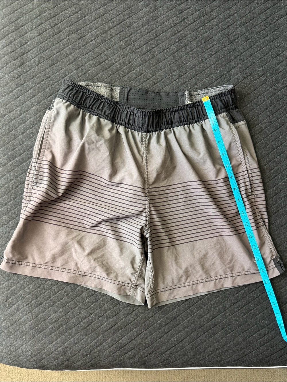 Vuori lined running shorts size medium with pockets workout short